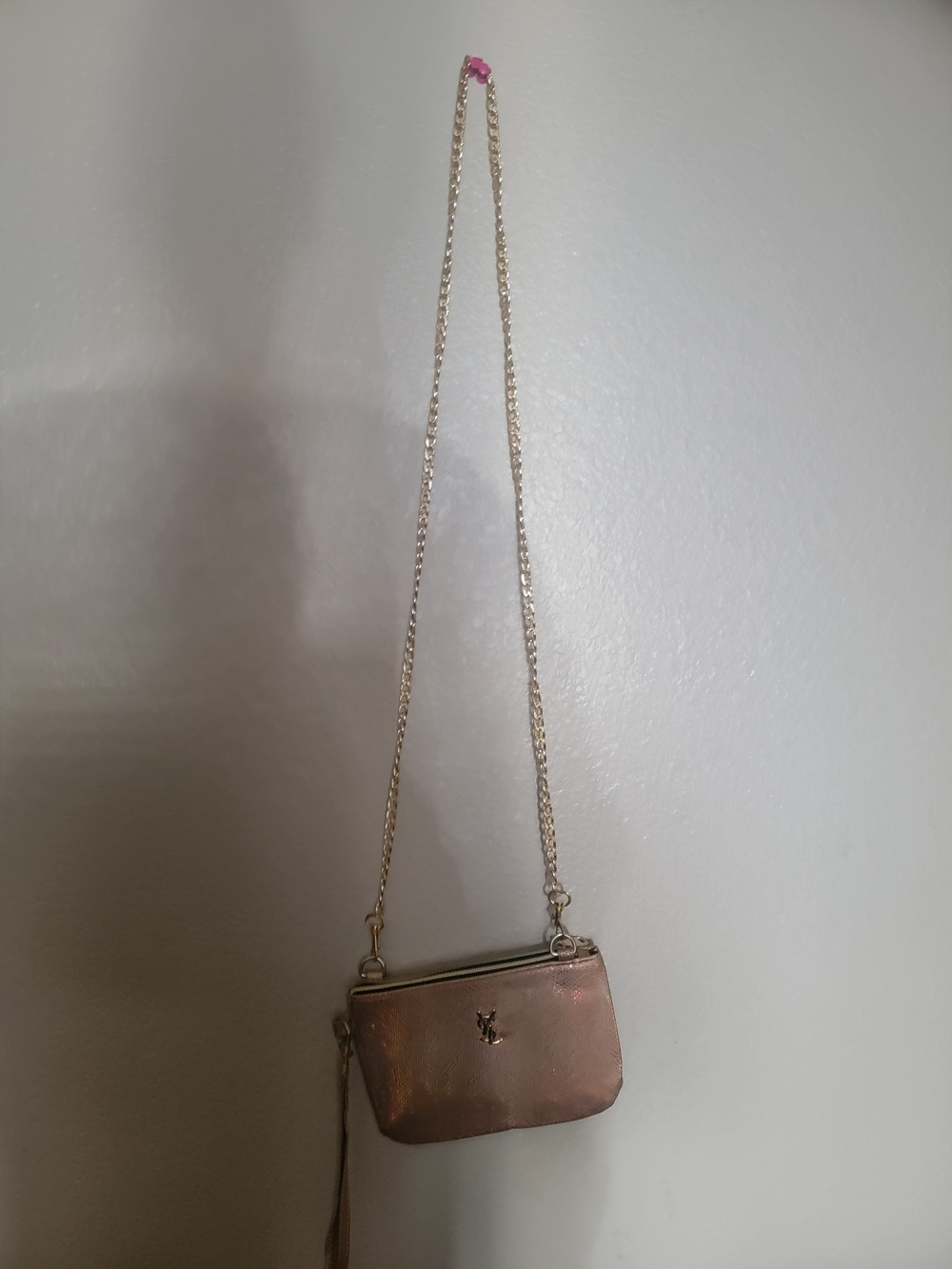 Elegant Pink Metallic Crossbody Bag with Chain Strap